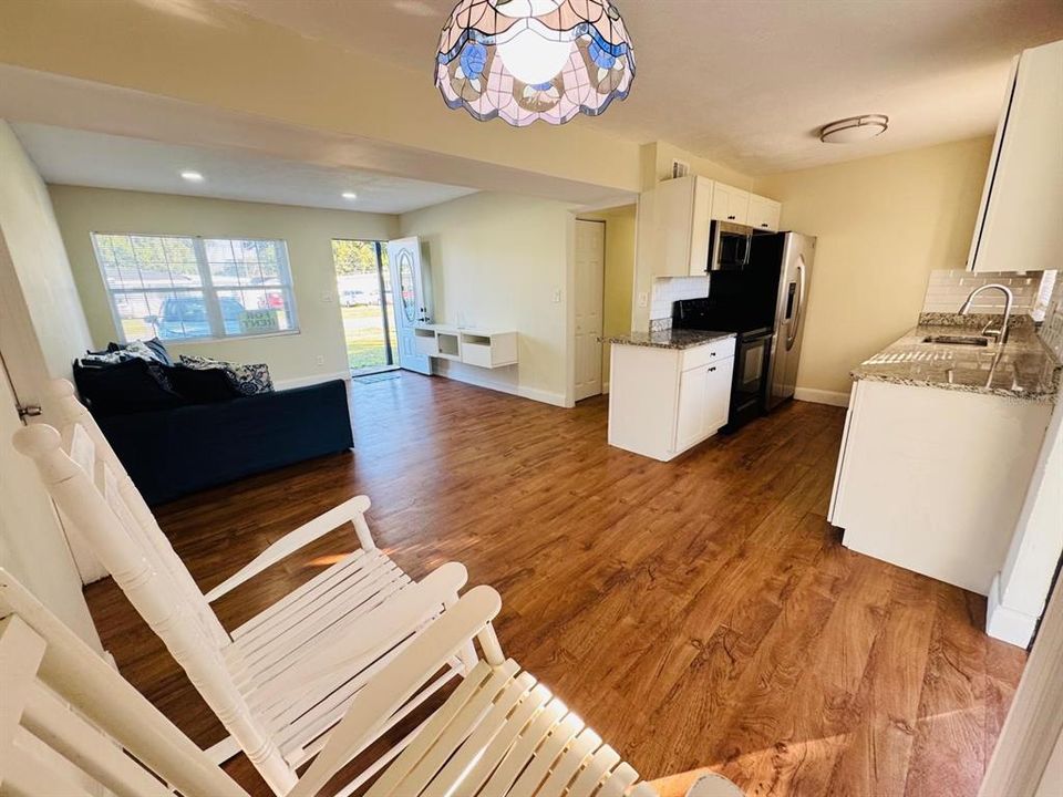 For Rent: $2,050 (3 beds, 1 baths, 1092 Square Feet)