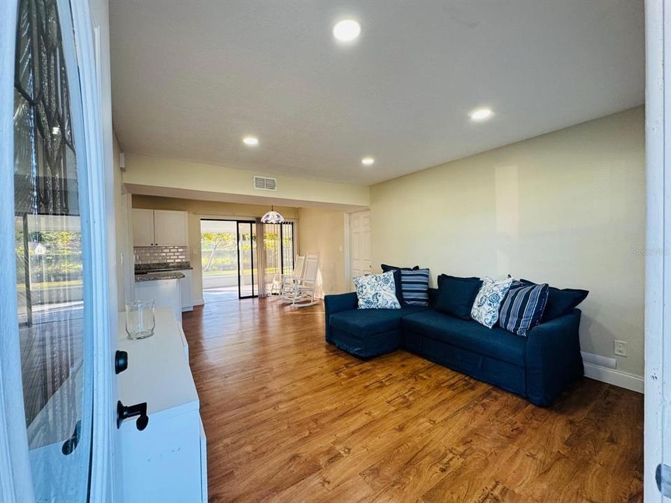 For Rent: $2,050 (3 beds, 1 baths, 1092 Square Feet)