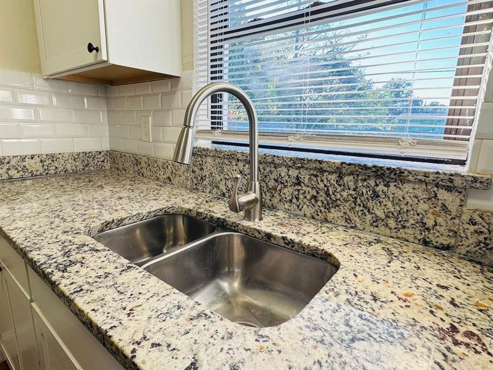 For Rent: $2,050 (3 beds, 1 baths, 1092 Square Feet)