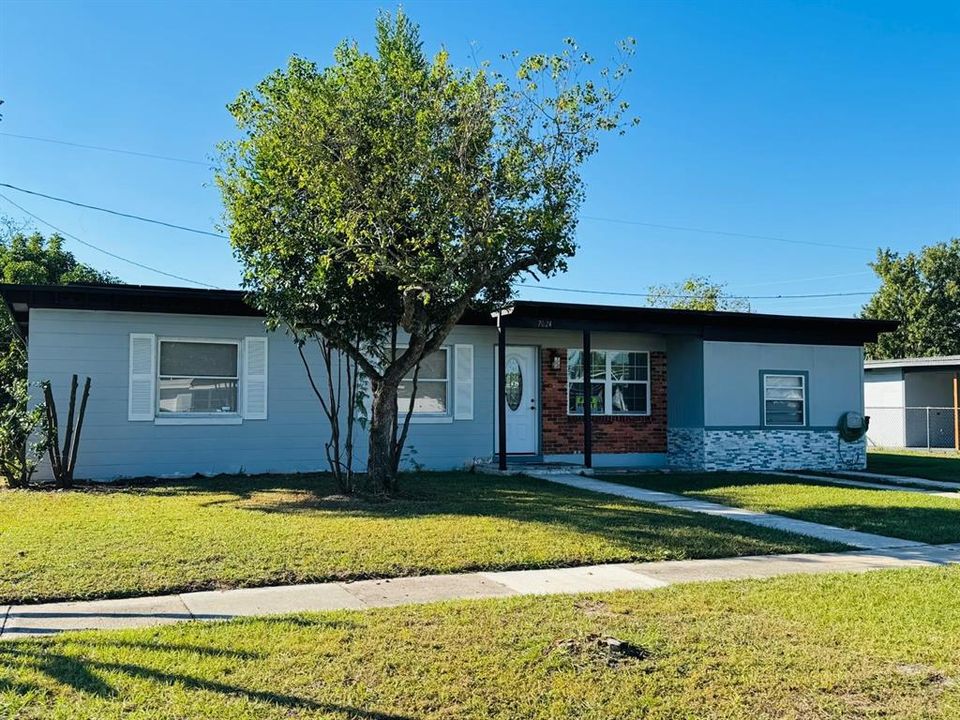 For Rent: $2,050 (3 beds, 1 baths, 1092 Square Feet)