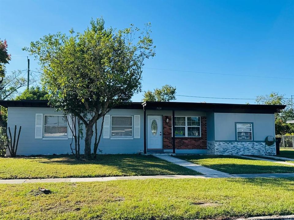 For Rent: $2,050 (3 beds, 1 baths, 1092 Square Feet)