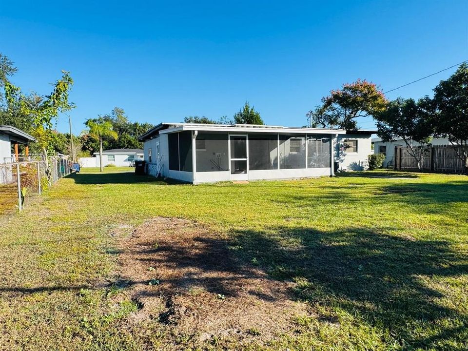 For Rent: $2,050 (3 beds, 1 baths, 1092 Square Feet)