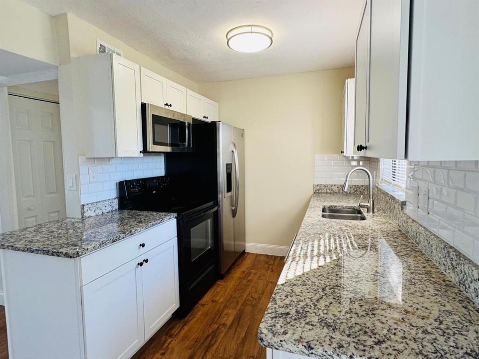 For Rent: $2,050 (3 beds, 1 baths, 1092 Square Feet)