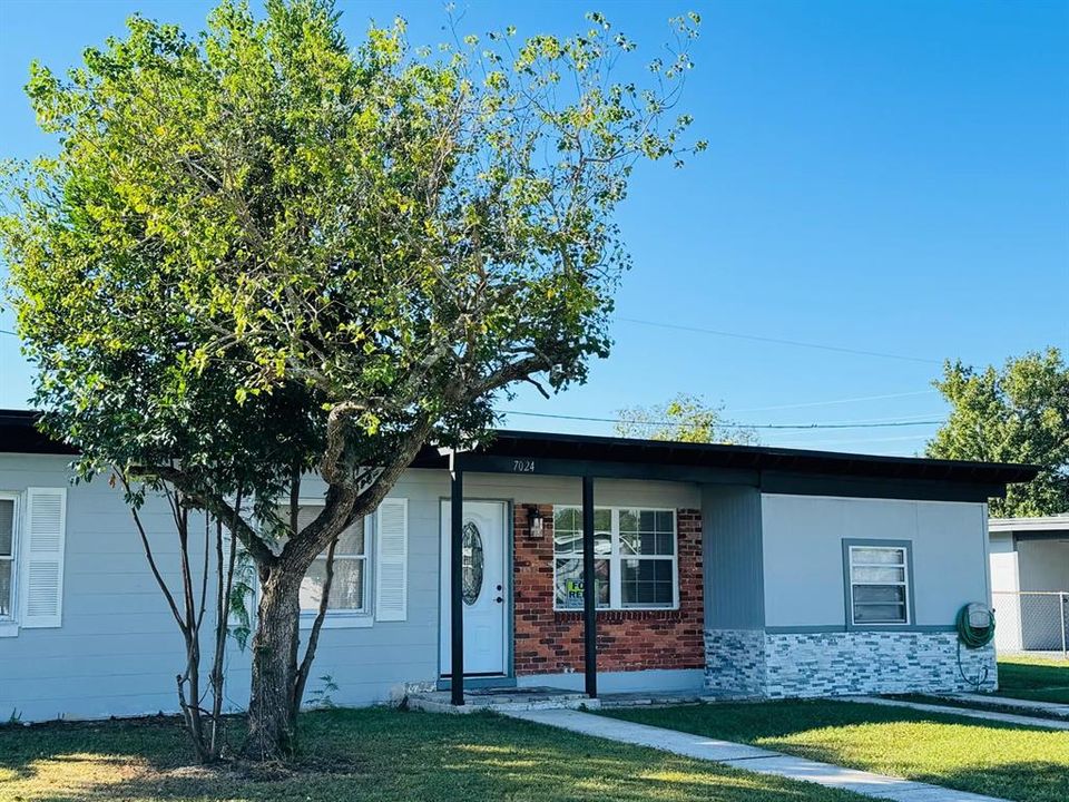 For Rent: $2,050 (3 beds, 1 baths, 1092 Square Feet)