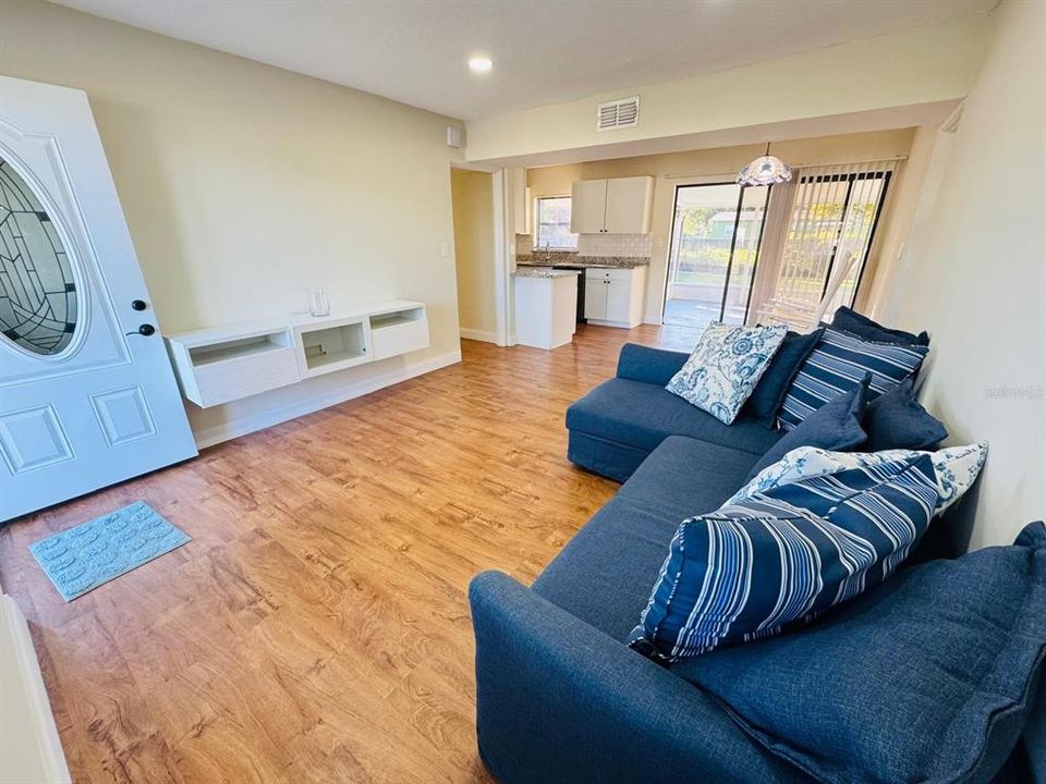 For Rent: $2,050 (3 beds, 1 baths, 1092 Square Feet)