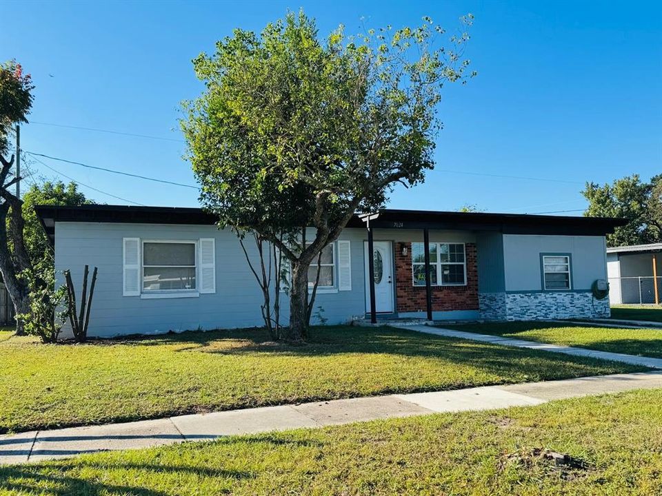 For Rent: $2,050 (3 beds, 1 baths, 1092 Square Feet)