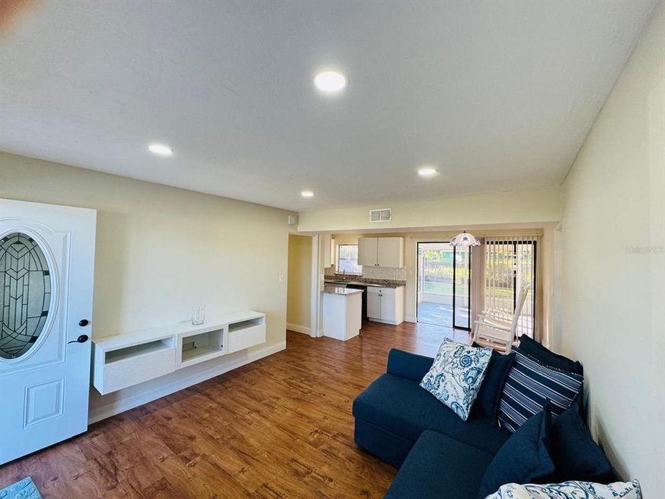 For Rent: $2,050 (3 beds, 1 baths, 1092 Square Feet)