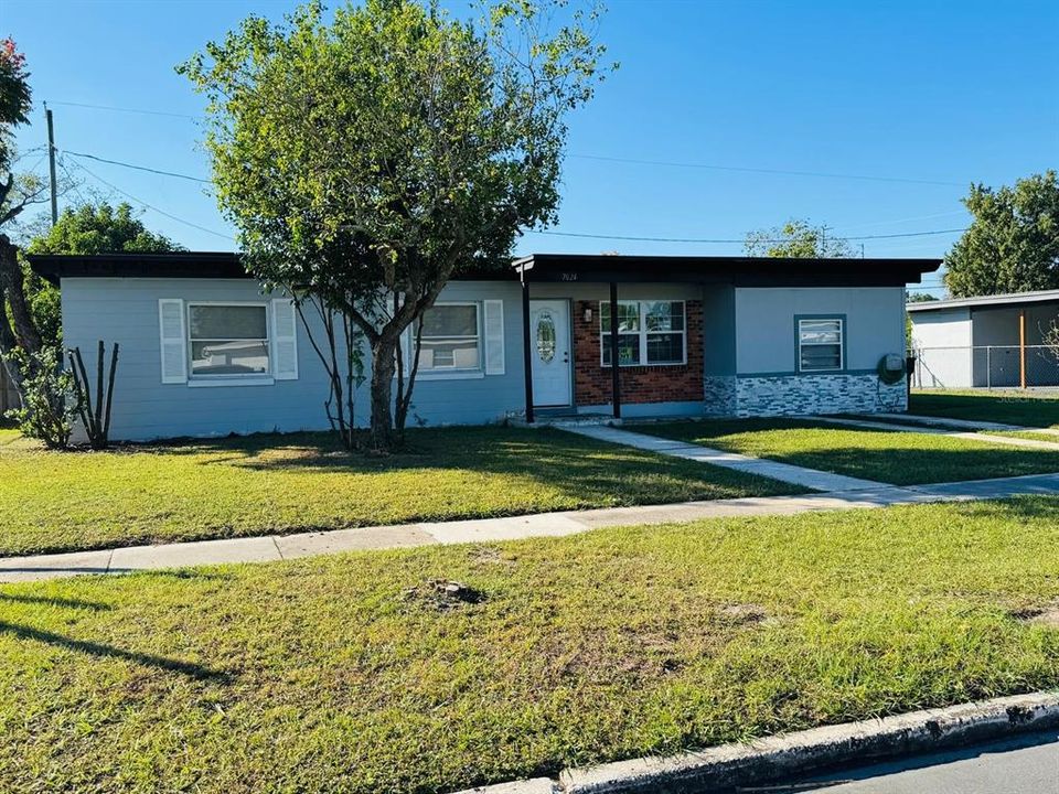 For Rent: $2,050 (3 beds, 1 baths, 1092 Square Feet)