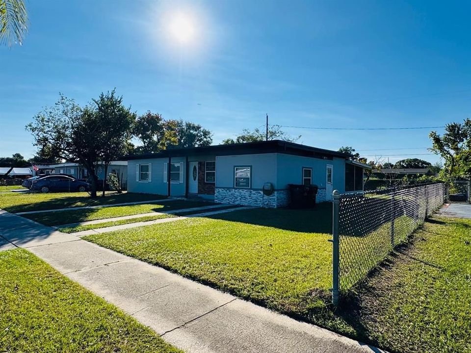 For Rent: $2,050 (3 beds, 1 baths, 1092 Square Feet)