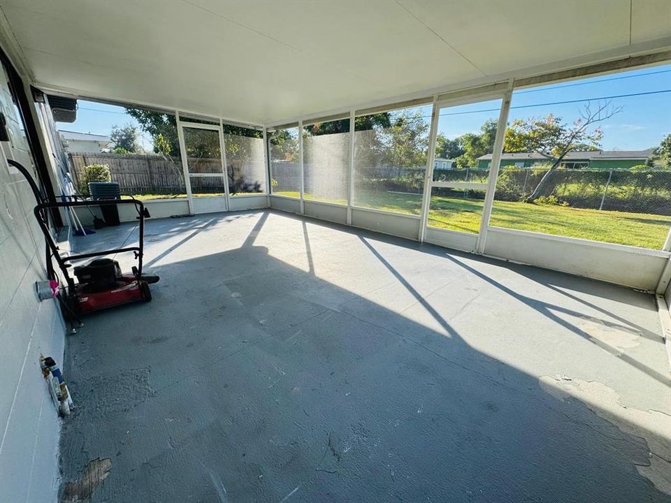 For Rent: $2,050 (3 beds, 1 baths, 1092 Square Feet)