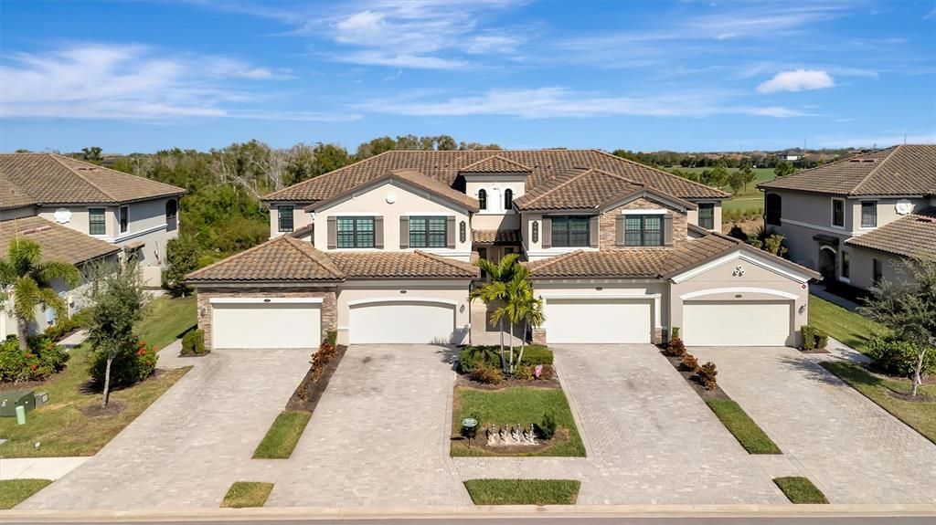 En Venta: $650,000 (3 camas, 2 baños, 2108 Pies cuadrados)