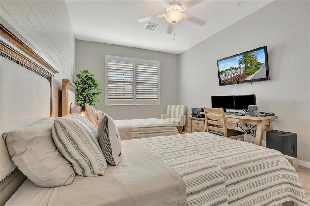 En Venta: $650,000 (3 camas, 2 baños, 2108 Pies cuadrados)