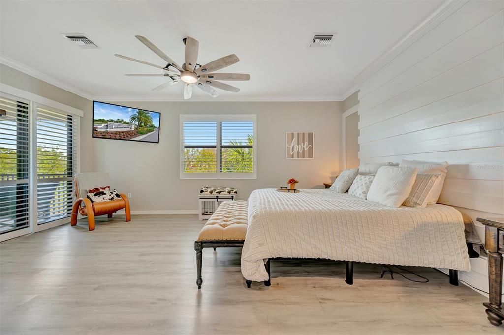 En Venta: $650,000 (3 camas, 2 baños, 2108 Pies cuadrados)