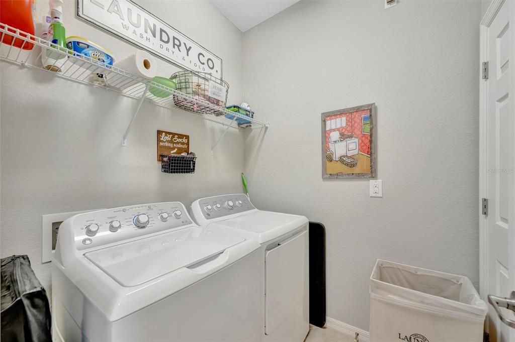 En Venta: $650,000 (3 camas, 2 baños, 2108 Pies cuadrados)