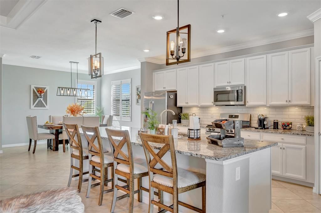 En Venta: $650,000 (3 camas, 2 baños, 2108 Pies cuadrados)