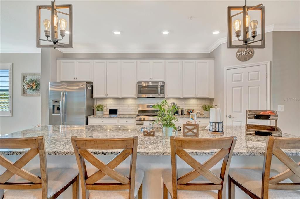 En Venta: $650,000 (3 camas, 2 baños, 2108 Pies cuadrados)