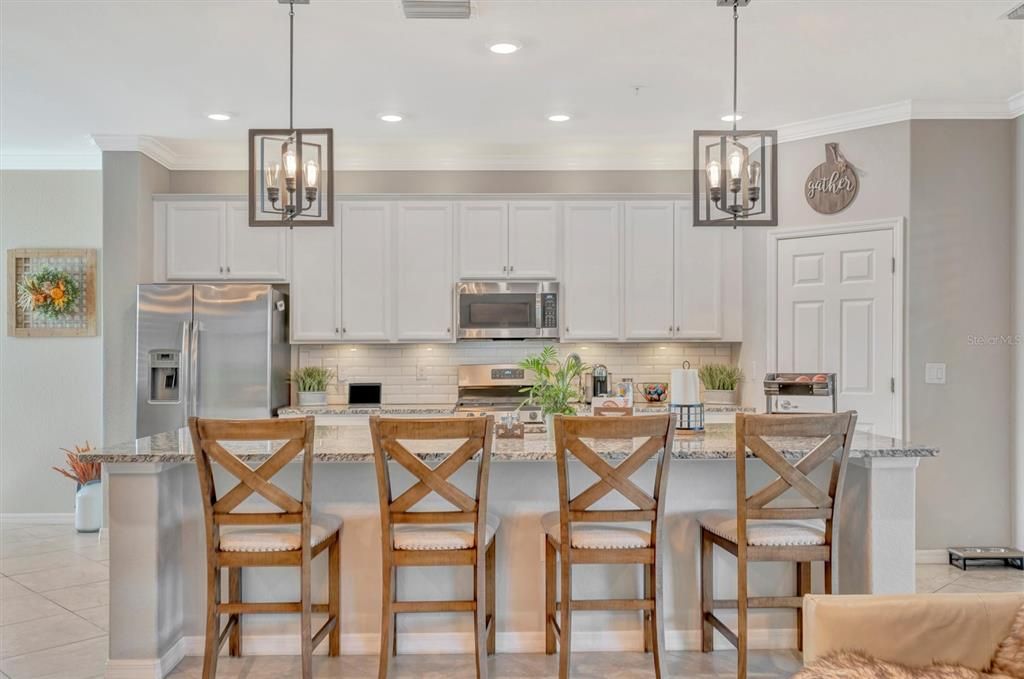 En Venta: $650,000 (3 camas, 2 baños, 2108 Pies cuadrados)