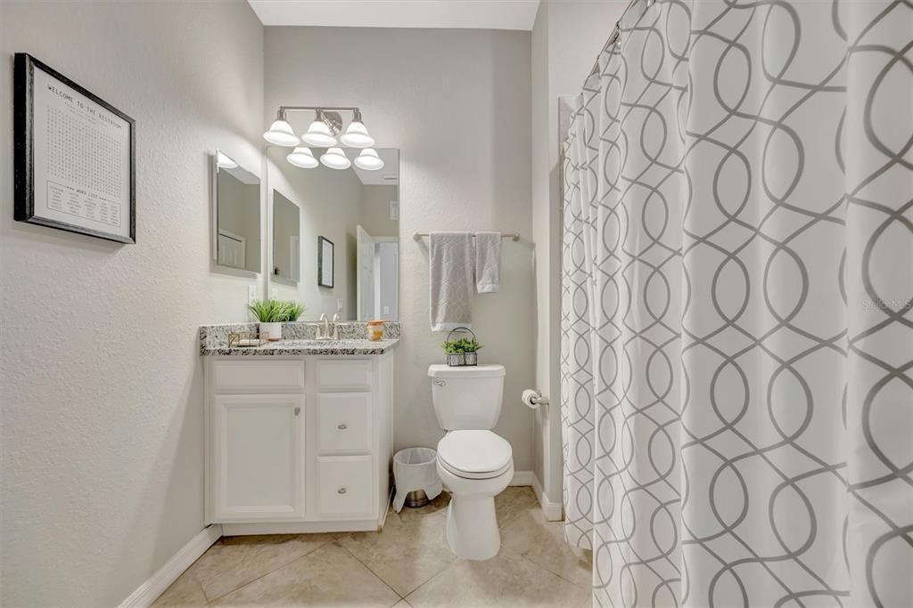 En Venta: $650,000 (3 camas, 2 baños, 2108 Pies cuadrados)