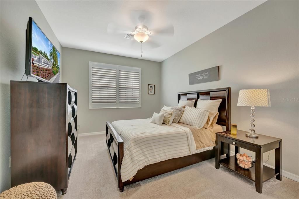 En Venta: $650,000 (3 camas, 2 baños, 2108 Pies cuadrados)