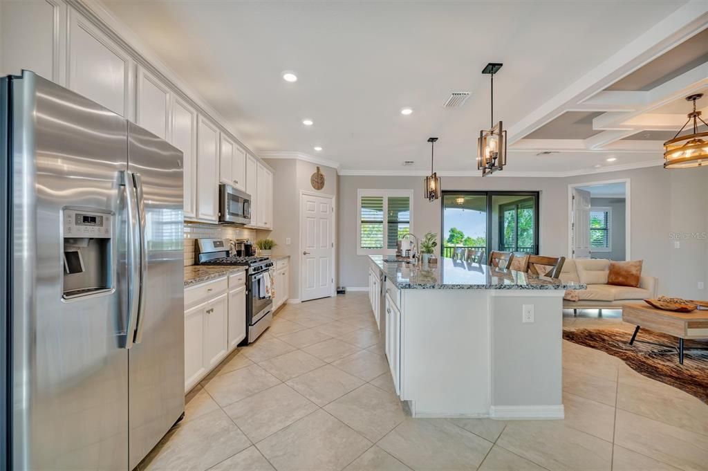 En Venta: $650,000 (3 camas, 2 baños, 2108 Pies cuadrados)