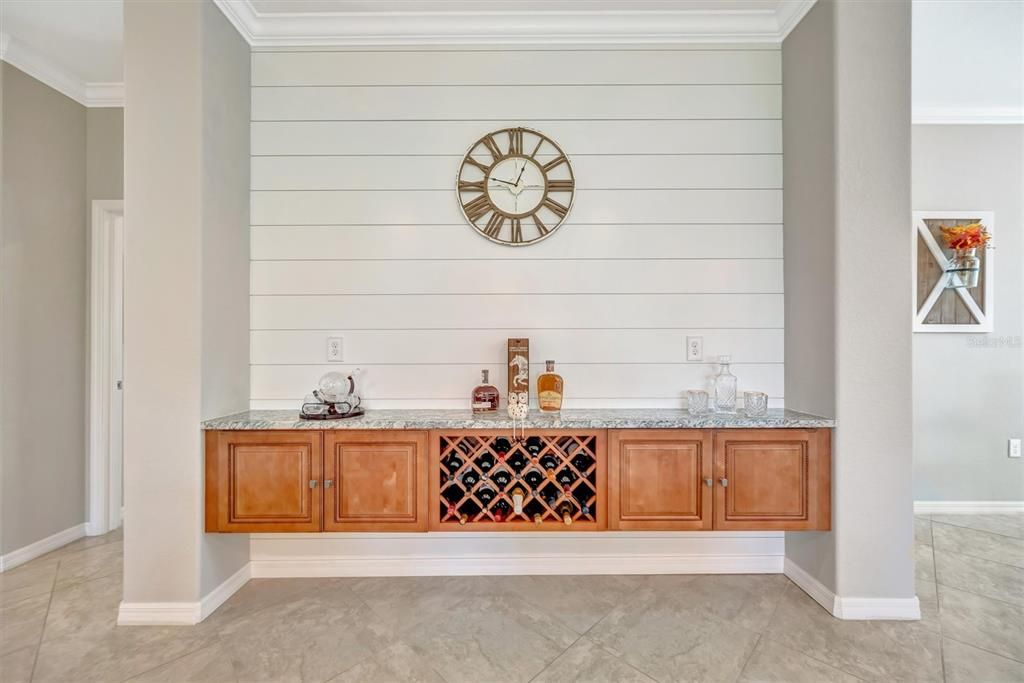 En Venta: $650,000 (3 camas, 2 baños, 2108 Pies cuadrados)