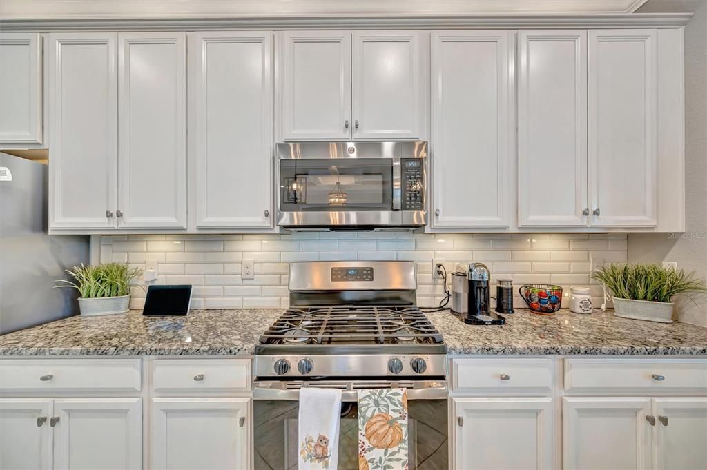 En Venta: $650,000 (3 camas, 2 baños, 2108 Pies cuadrados)