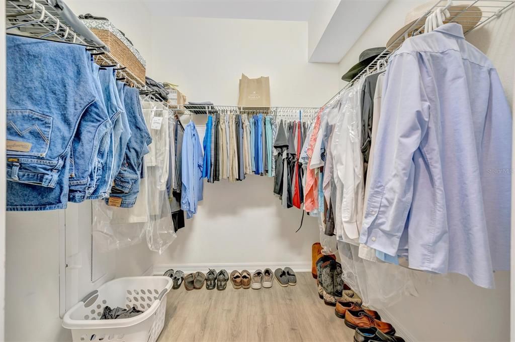 En Venta: $650,000 (3 camas, 2 baños, 2108 Pies cuadrados)