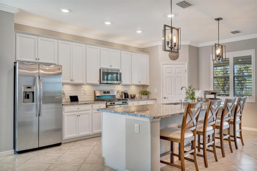 En Venta: $650,000 (3 camas, 2 baños, 2108 Pies cuadrados)