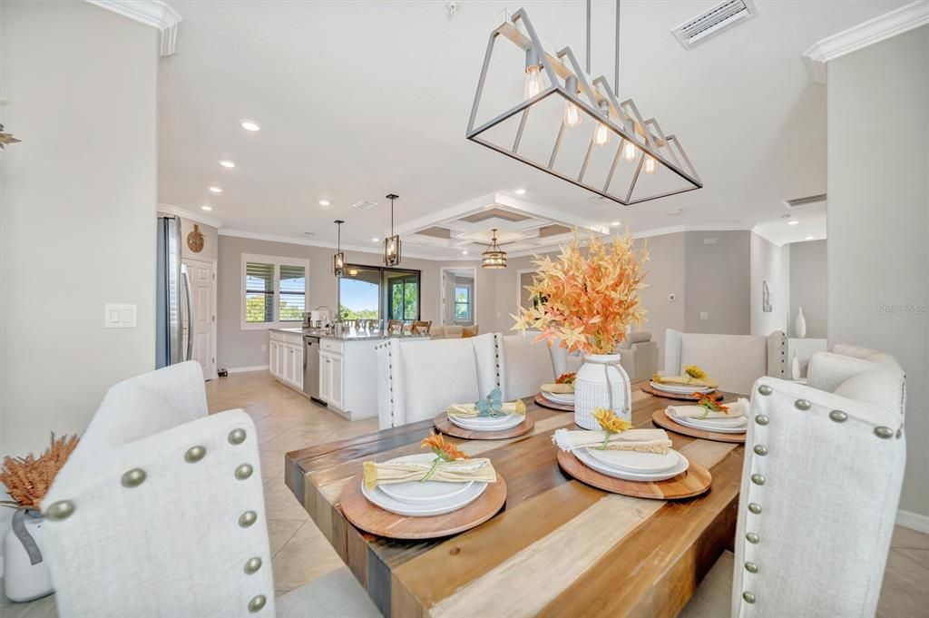 En Venta: $650,000 (3 camas, 2 baños, 2108 Pies cuadrados)