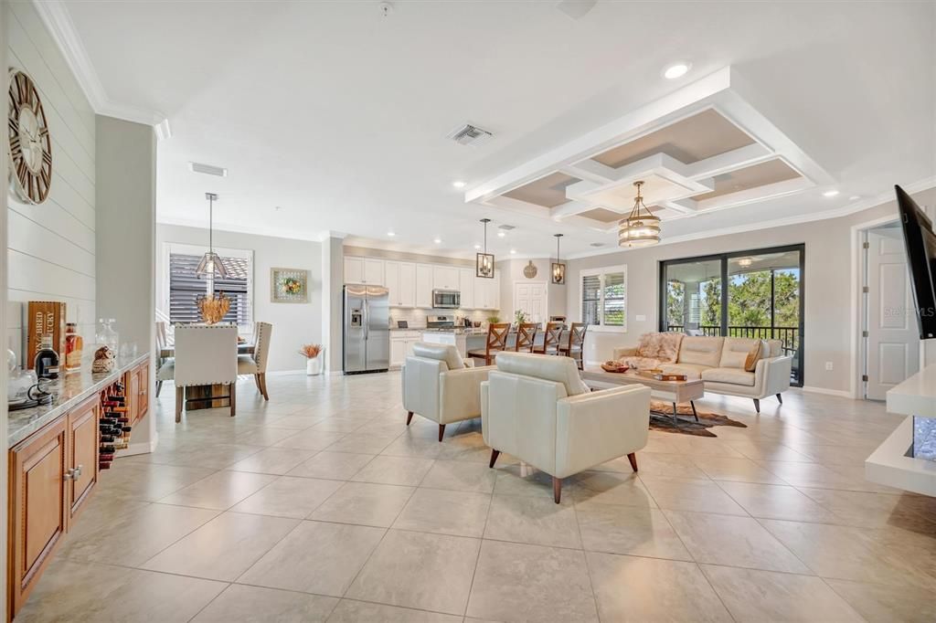 En Venta: $650,000 (3 camas, 2 baños, 2108 Pies cuadrados)