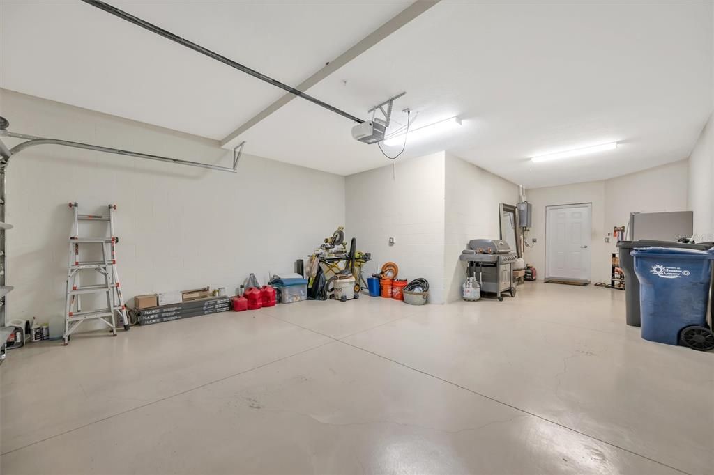 En Venta: $650,000 (3 camas, 2 baños, 2108 Pies cuadrados)