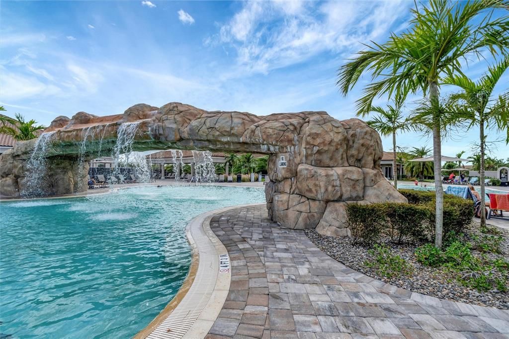 En Venta: $650,000 (3 camas, 2 baños, 2108 Pies cuadrados)