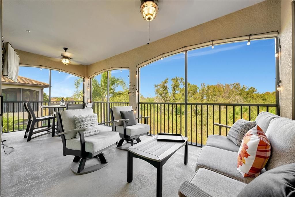 En Venta: $650,000 (3 camas, 2 baños, 2108 Pies cuadrados)