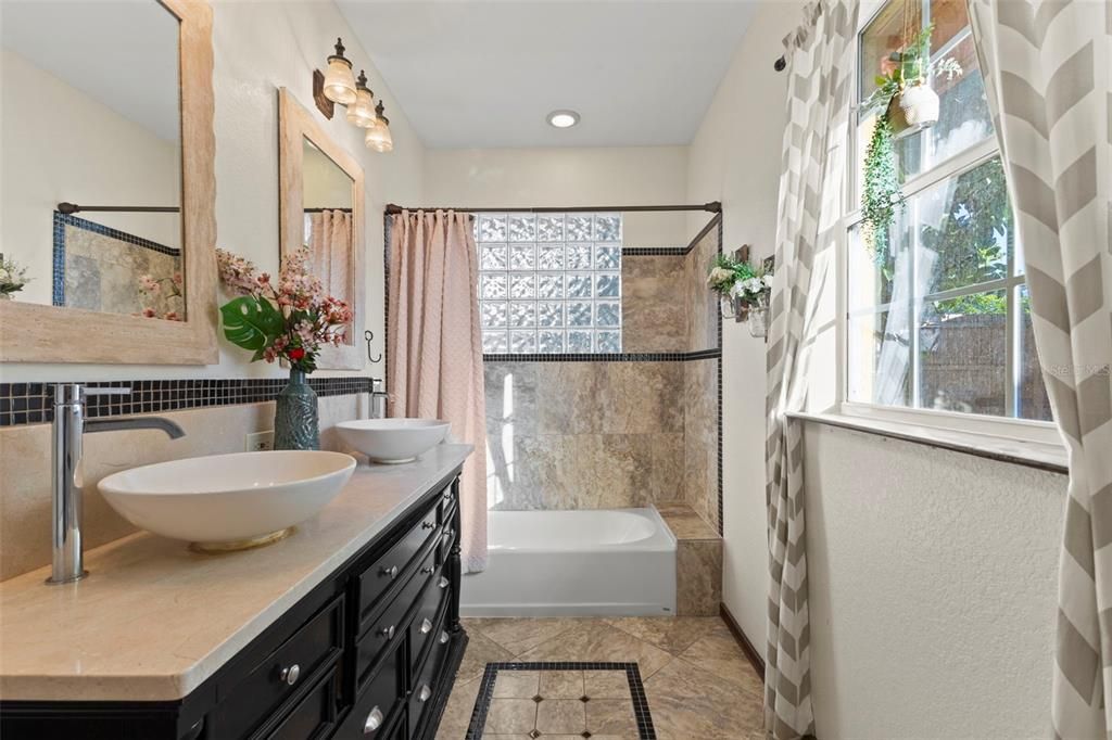 En Venta: $910,000 (3 camas, 3 baños, 3406 Pies cuadrados)