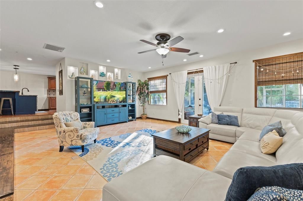 En Venta: $910,000 (3 camas, 3 baños, 3406 Pies cuadrados)