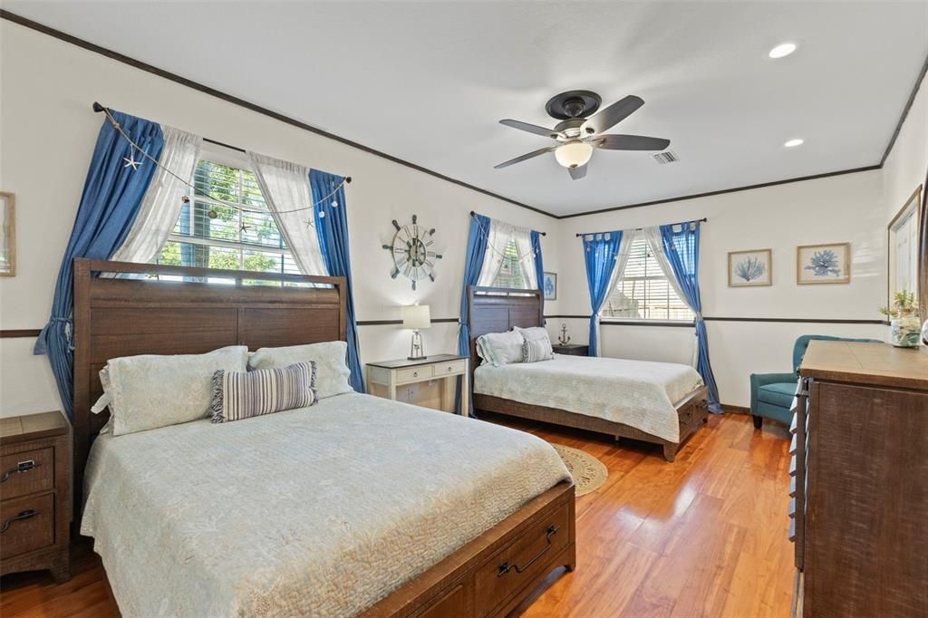 En Venta: $910,000 (3 camas, 3 baños, 3406 Pies cuadrados)