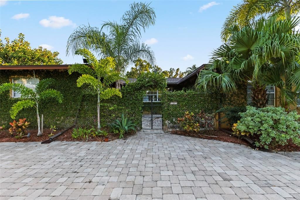 En Venta: $910,000 (3 camas, 3 baños, 3406 Pies cuadrados)