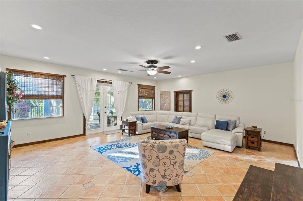 En Venta: $910,000 (3 camas, 3 baños, 3406 Pies cuadrados)