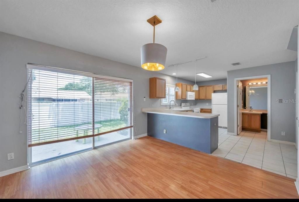 出租: $2,150 (2 贝兹, 1 浴室, 1271 平方英尺)