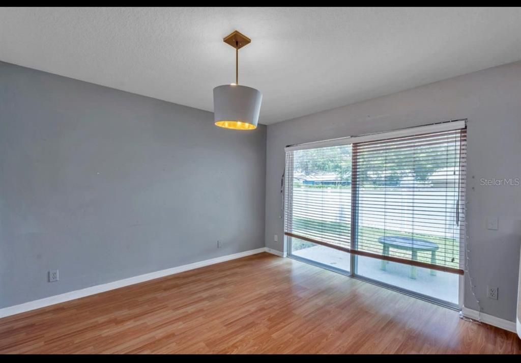 出租: $2,150 (2 贝兹, 1 浴室, 1271 平方英尺)