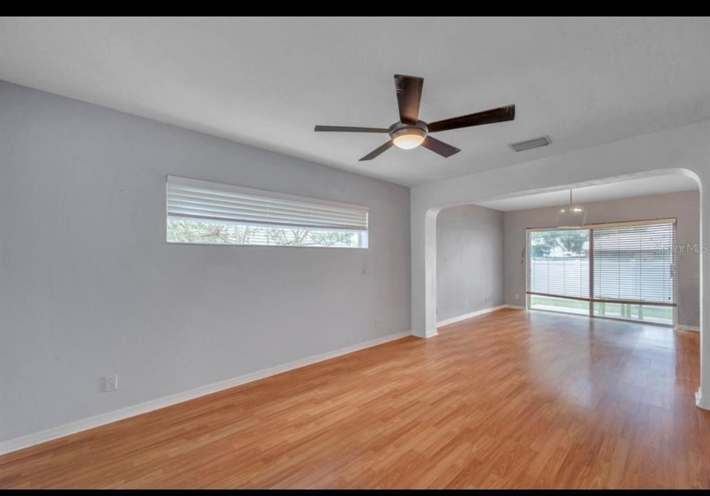 出租: $2,150 (2 贝兹, 1 浴室, 1271 平方英尺)