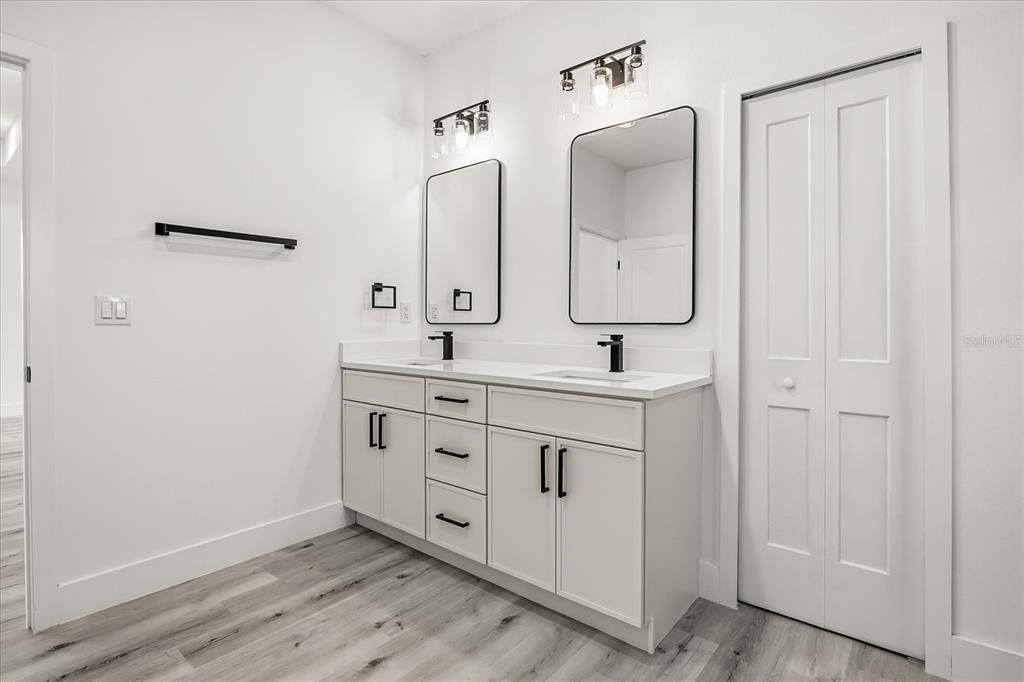 For Sale: $375,000 (4 beds, 2 baths, 1856 Square Feet)