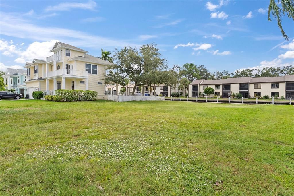 На продажу: $475,000 (0.25 acres)