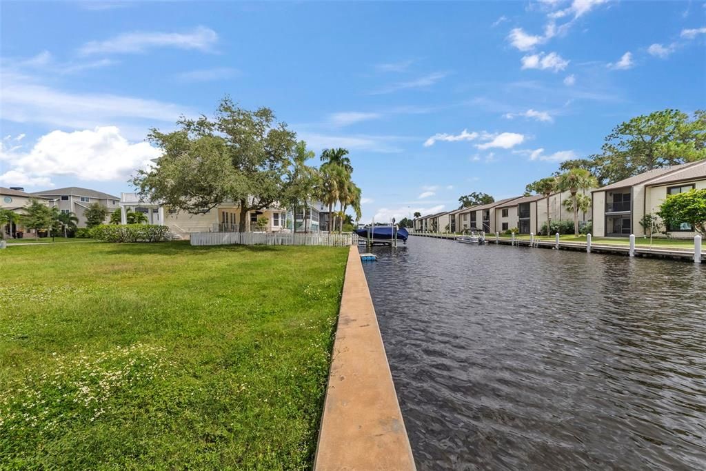 На продажу: $475,000 (0.25 acres)