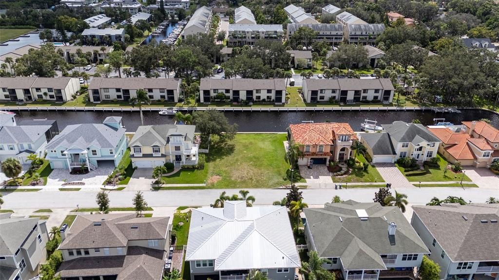 На продажу: $475,000 (0.25 acres)