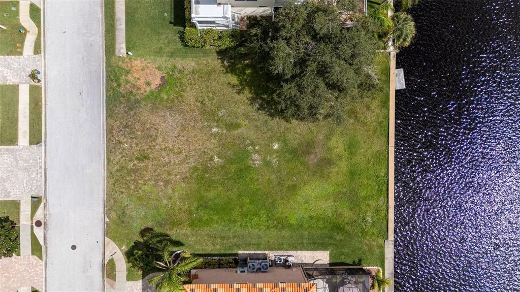 На продажу: $475,000 (0.25 acres)