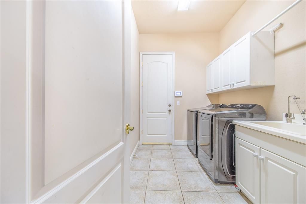 For Sale: $499,000 (4 beds, 3 baths, 2221 Square Feet)