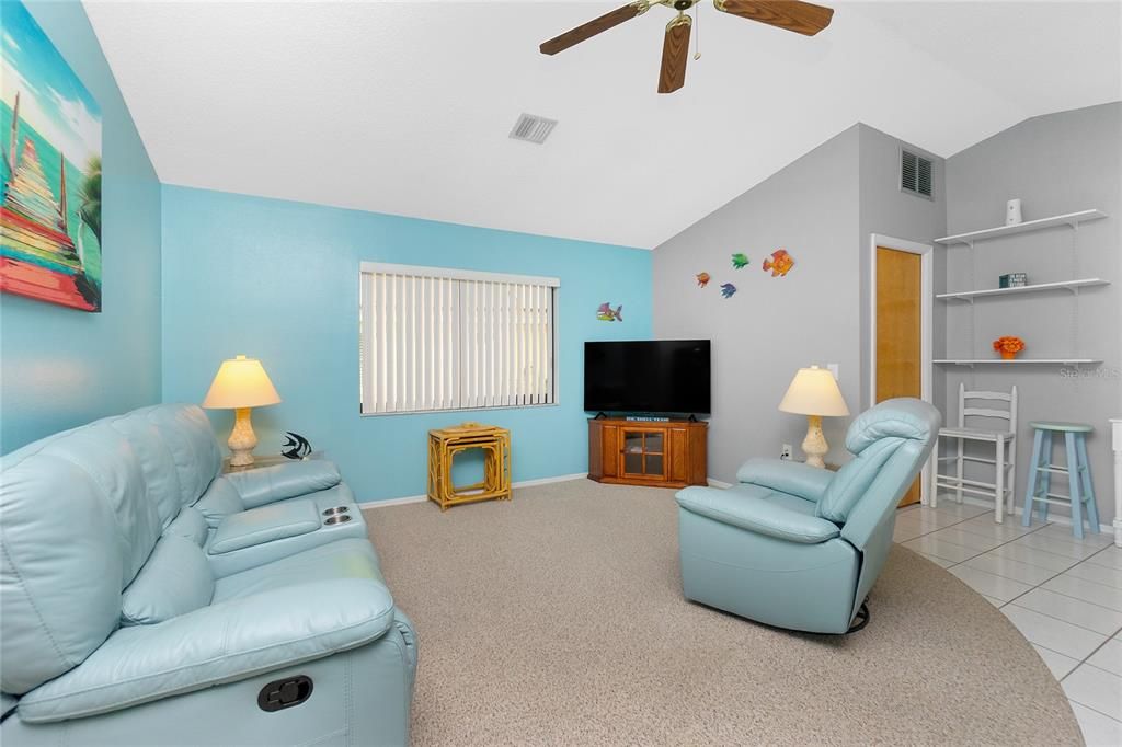 На продажу: $339,000 (3 спален, 2 ванн, 1747 Квадратных фут)