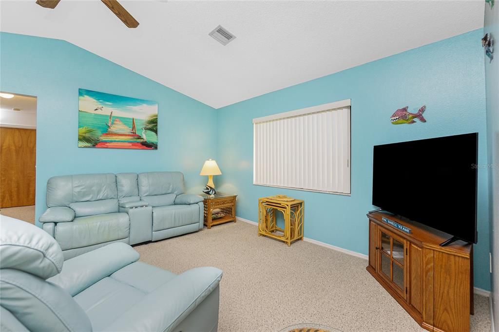 На продажу: $339,000 (3 спален, 2 ванн, 1747 Квадратных фут)