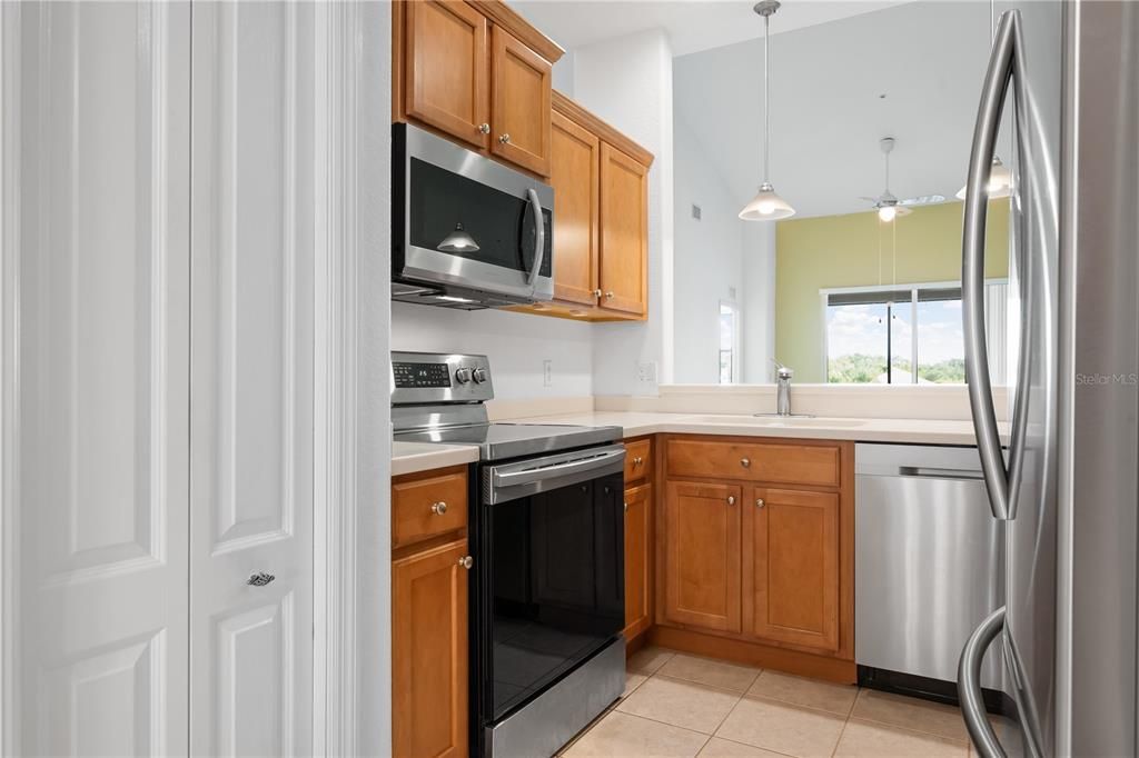 For Sale: $235,000 (2 beds, 2 baths, 1104 Square Feet)